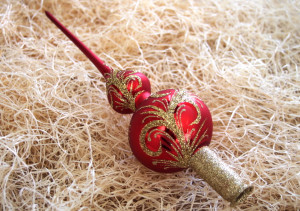 Ornament zlatý na červené - špice